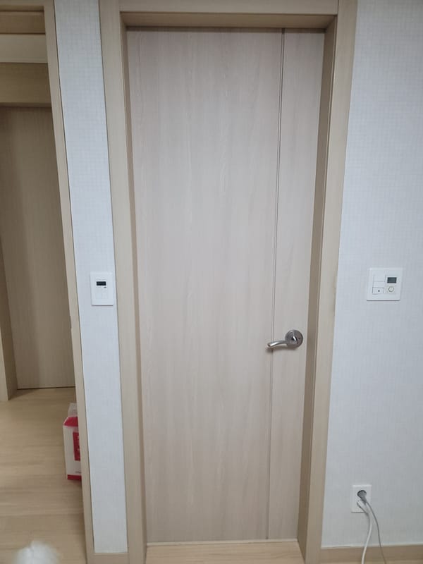 충남 천안 문짝수리(나무문,ABS도어) 시공 후