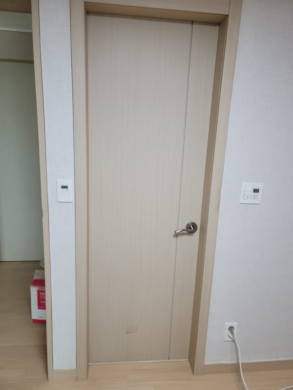 충남 천안 문짝수리(나무문,ABS도어) 시공 전